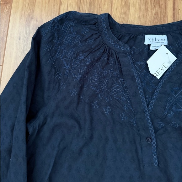 NEW Velvet by Graham and Spencer Carina Blouse Blouse in Navy - Picture 4 of 8